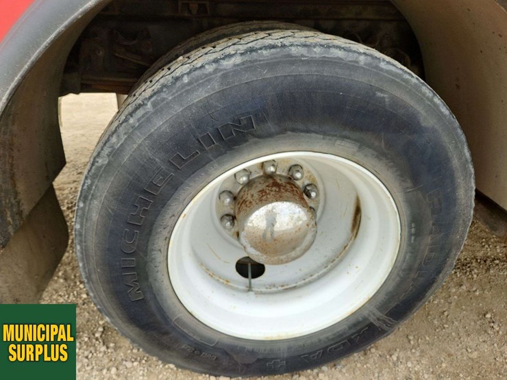 1996-freightliner-fl80-image-13