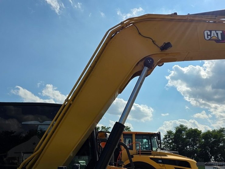 2023-caterpillar-310-image-34