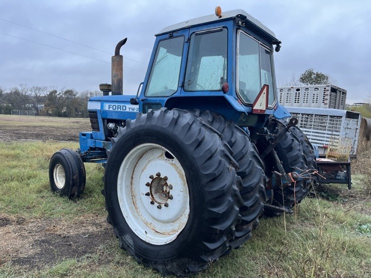 ford-tractor-image-8