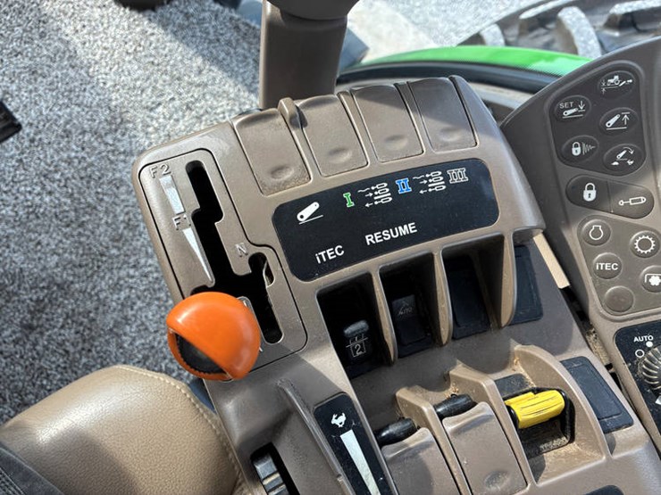 2012-john-deere-8360r-image-86