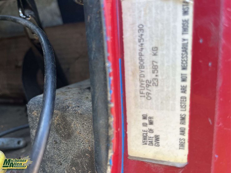 1993-freightliner-fld120-image-3