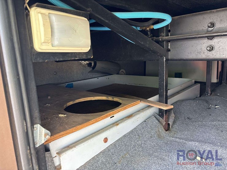 2002-kountry-star-motorhome-image-9