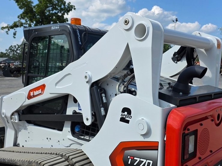 2023-bobcat-t770-image-23