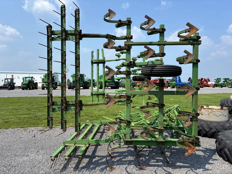 john-deere-1100-image-3