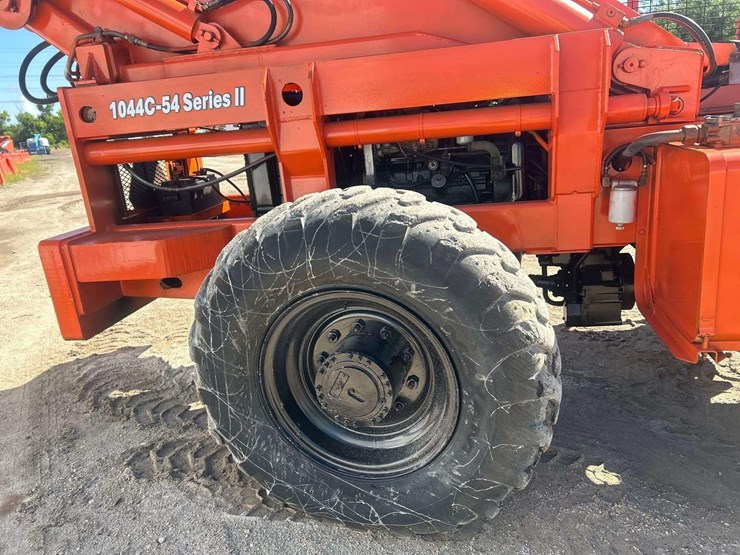 lull-highlander-1044c-54-series-ii-10,000lb-4x4-rough-terrain-telehandler-image-18