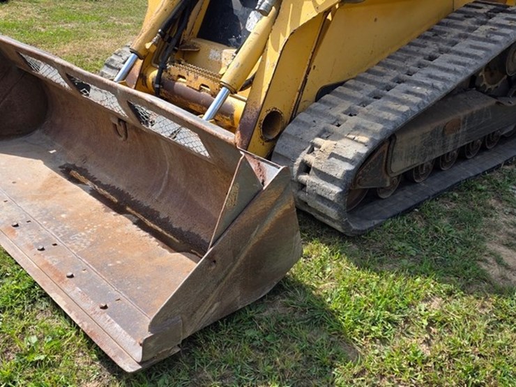 2007-deere-ct332-image-28