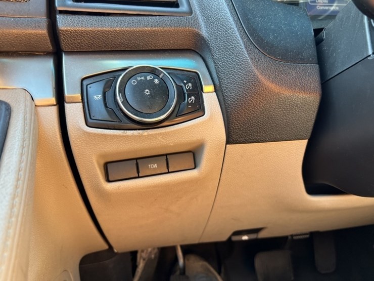 2014-ford-explorer-image-29