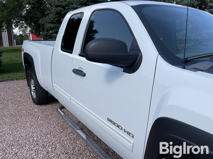 2012-chevrolet-silverado-2500-image-12