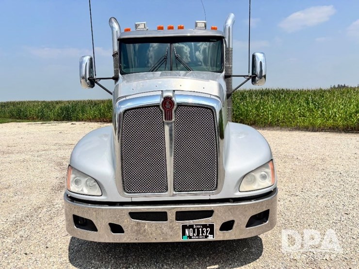 2014-kenworth-t660-image-17