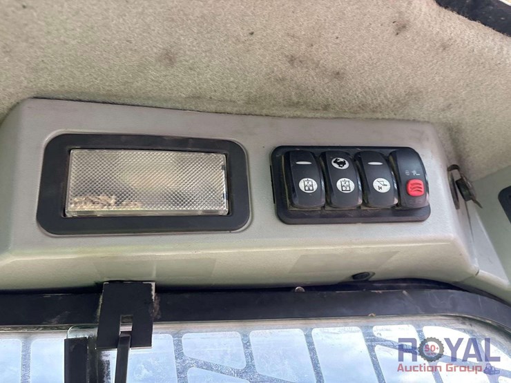 2015-caterpillar-299d2-xhp-image-18