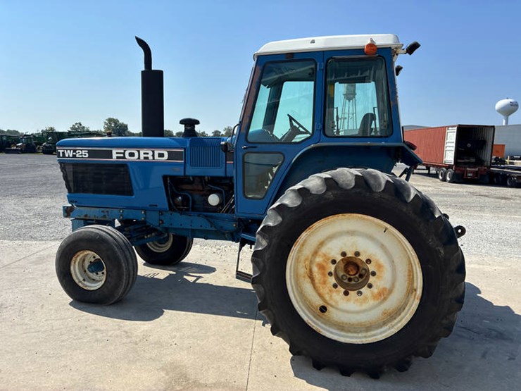 ford-tw25-image-9