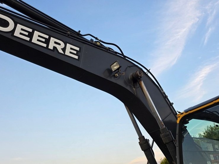 2013-deere-160g-lc-image-13