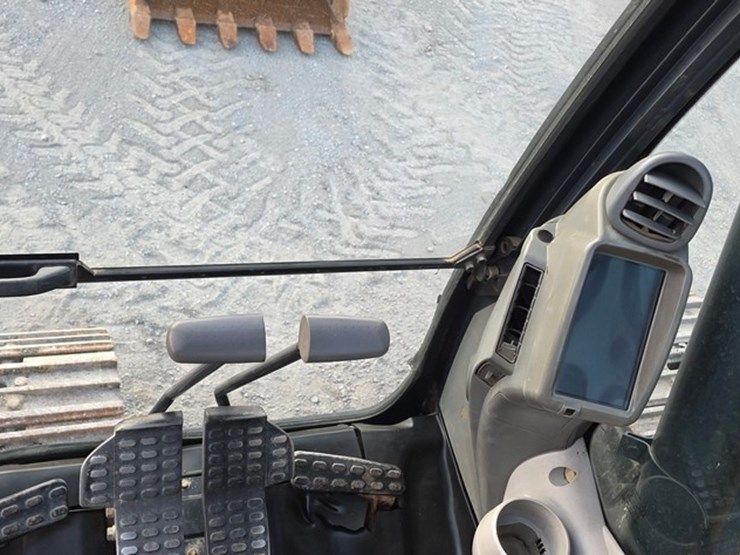 2013-deere-160g-lc-image-72