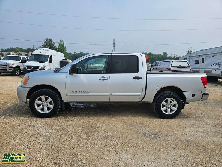 2014-nissan-titan-image-2