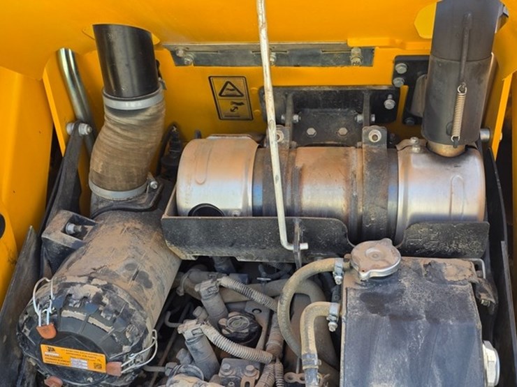 2021-jcb-1cxt-image-40