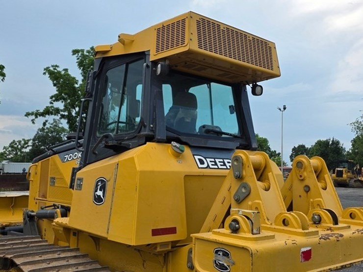 2014-deere-700k-lgp-image-25