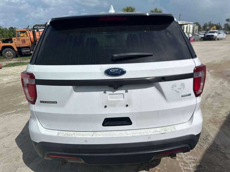 2016-ford-explorer-image-14