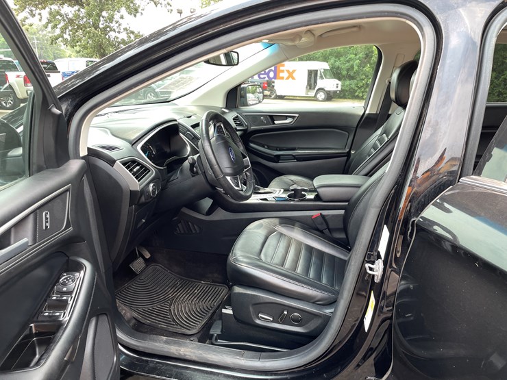 2016-ford-edge-sel-image-48