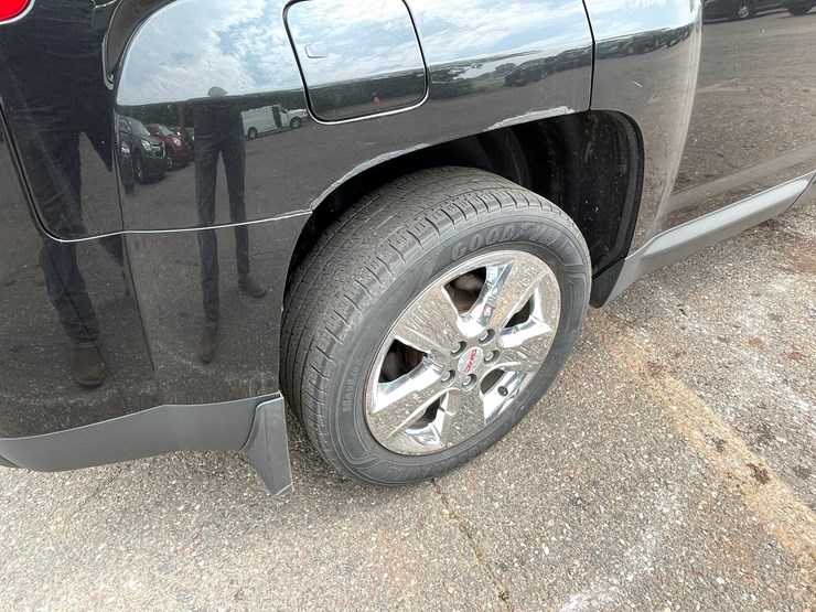 2015-gmc-terrain-slt-image-32