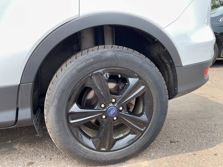 2015-ford-escape-se-image-24