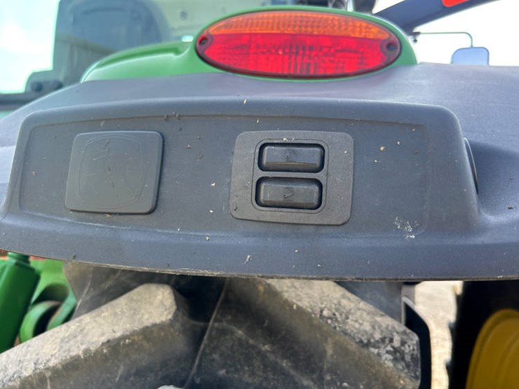 2012-john-deere-8285r-image-23