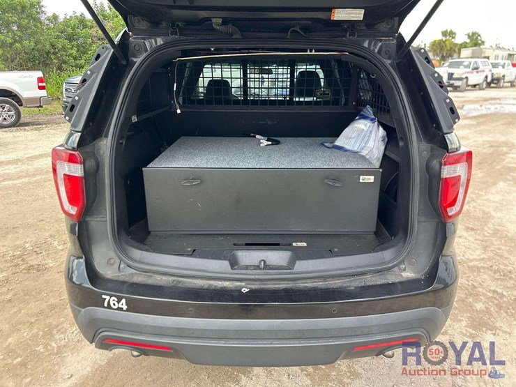 2017-ford-explorer-image-19