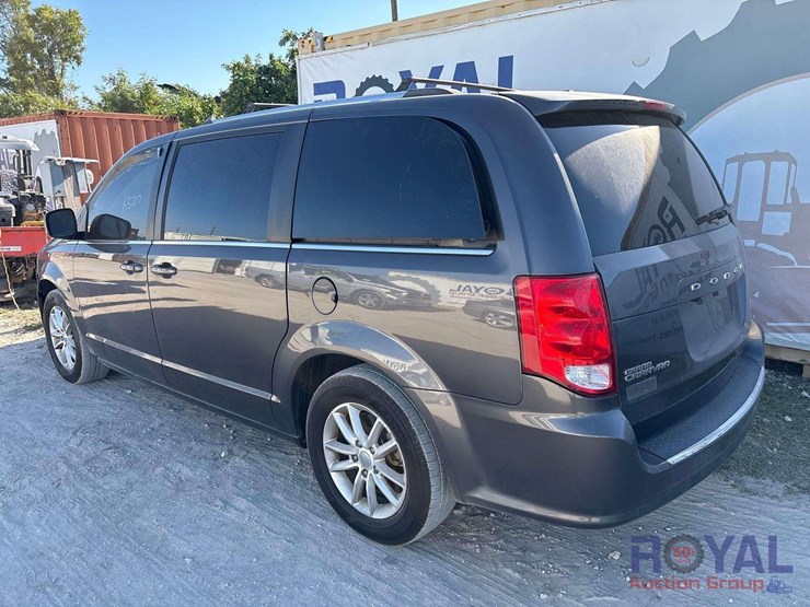 2018-dodge-grand-caravan-sxt-image-4