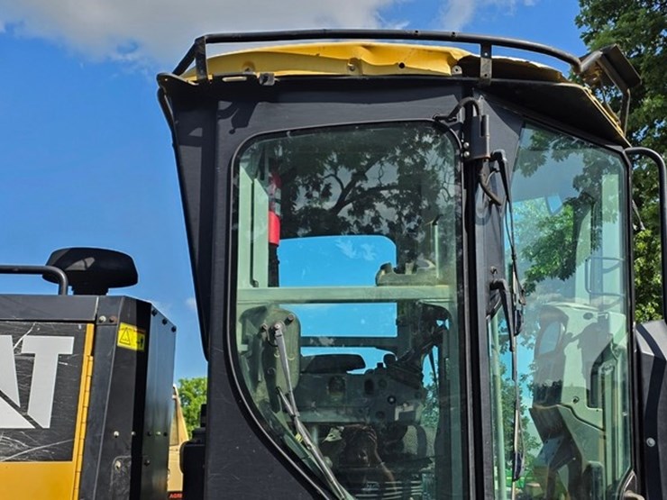 2009-caterpillar-140m-vhp-image-36