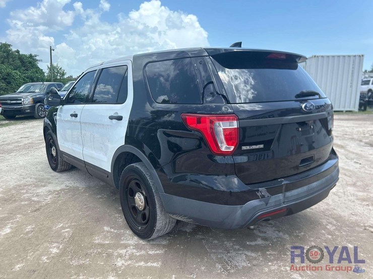 2016-ford-explorer-image-4