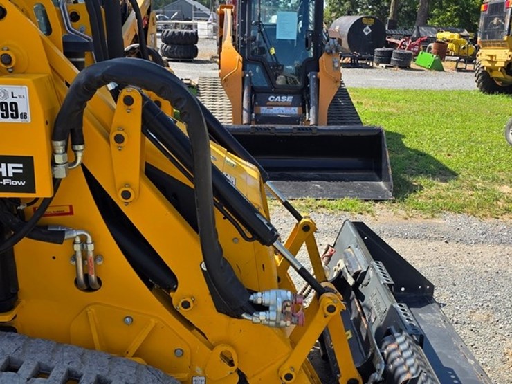 2021-jcb-1cxt-image-32