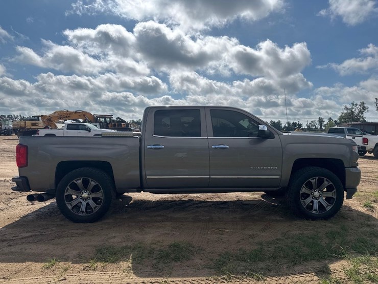 2017-chevrolet-silverado-image-5