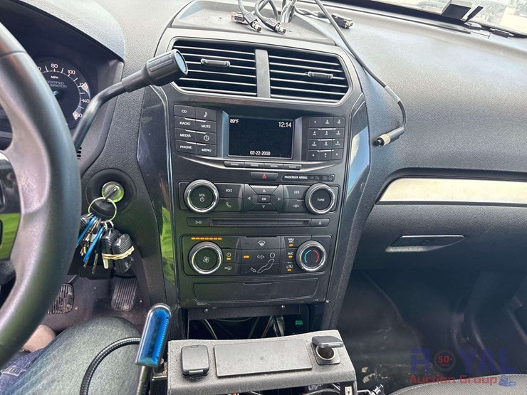 2018-ford-explorer-image-11