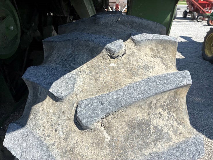 1981-john-deere-6620-image-34