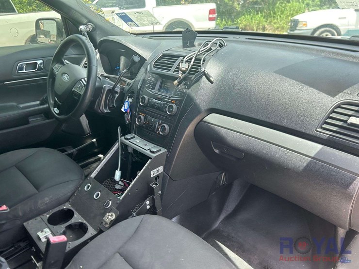 2017-ford-explorer-image-25
