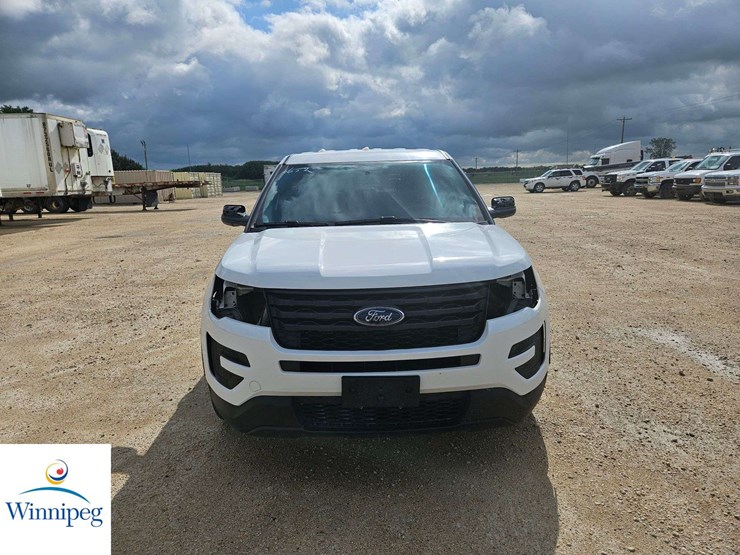 2017-ford-explorer-image-11