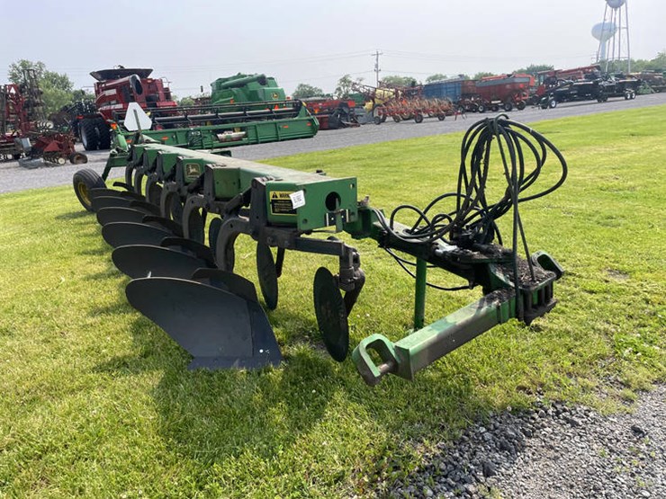 john-deere-2810-image-2