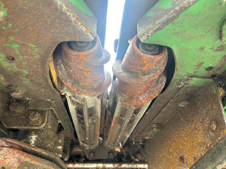 2011-john-deere-608c-image-29