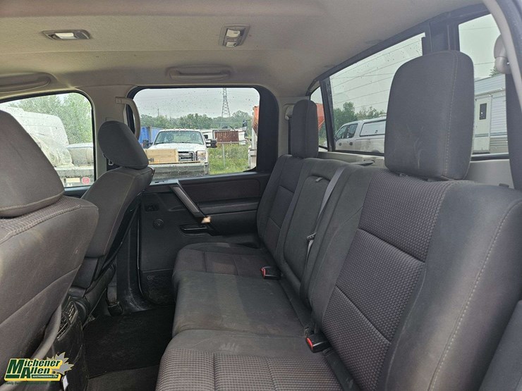 2014-nissan-titan-image-27