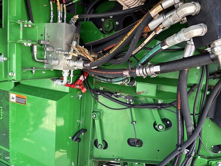 2014-john-deere-s690-image-52