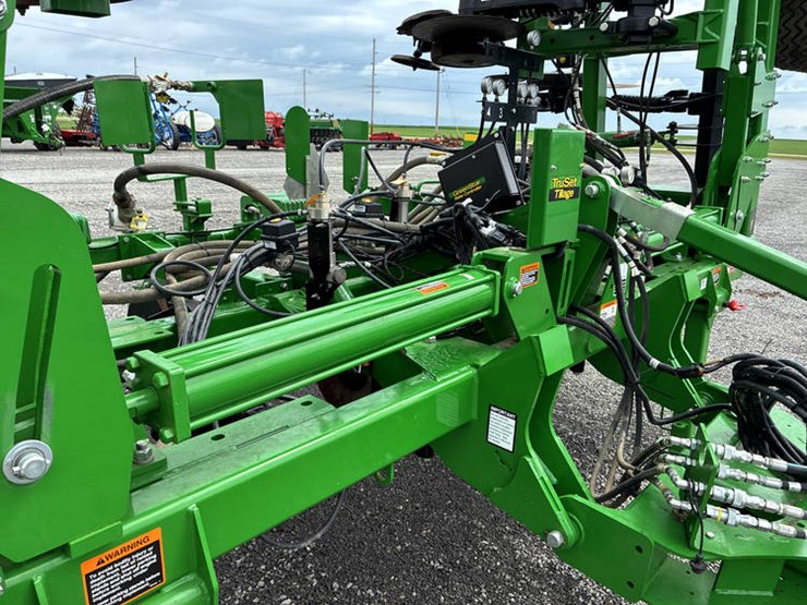 2023-john-deere-2510h-image-73