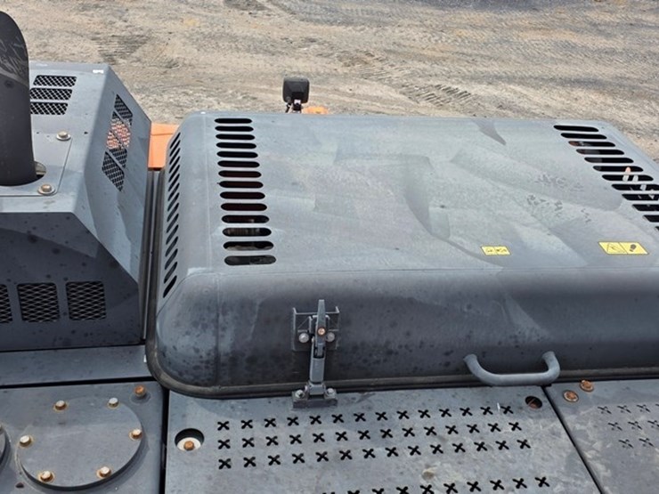 2021-jcb-1cxt-image-69