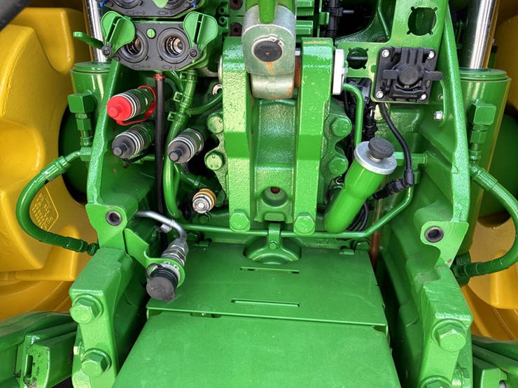 2022-john-deere-8r-310-image-34