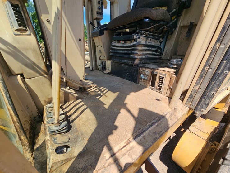 2002-caterpillar-12h-image-51