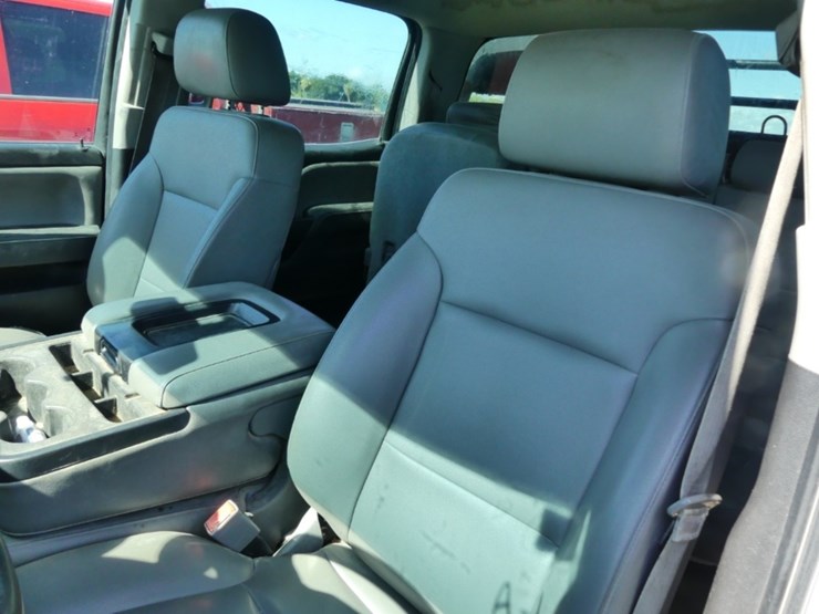 2015-chevrolet-3500-image-14