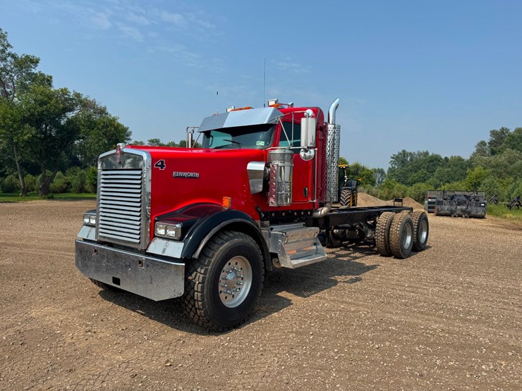 2012-kenworth-w900-image-1