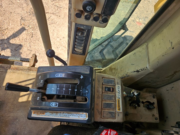 2002-caterpillar-12h-image-54