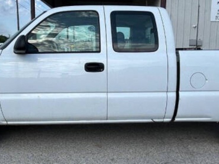 2004-chevrolet-1500-image-1
