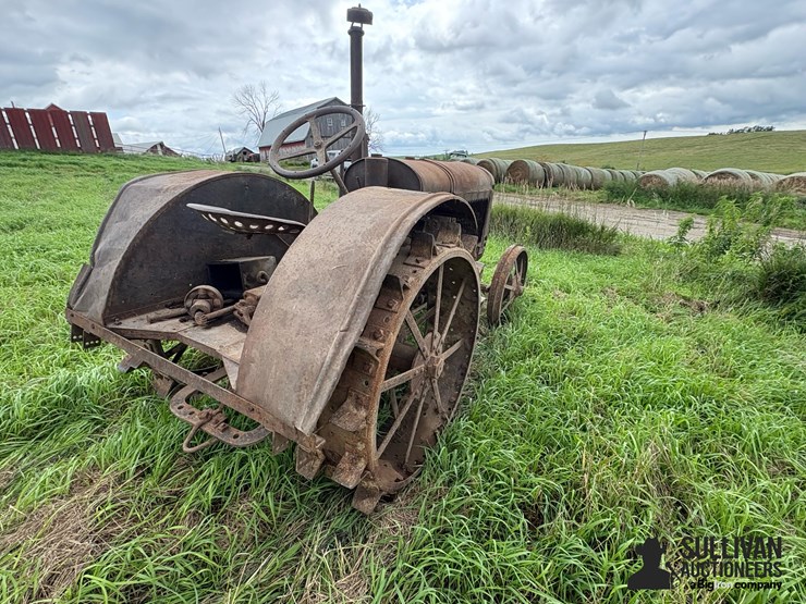 mccormick-deering-10-20-antique-tractor-image-5