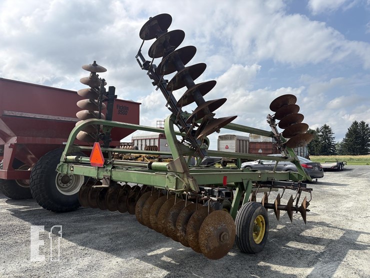 john-deere-230-image-3