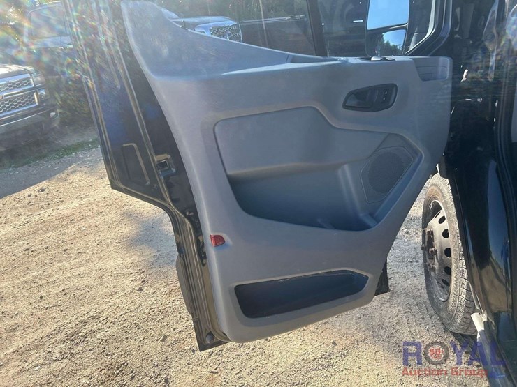 2015-ford-transit-image-6